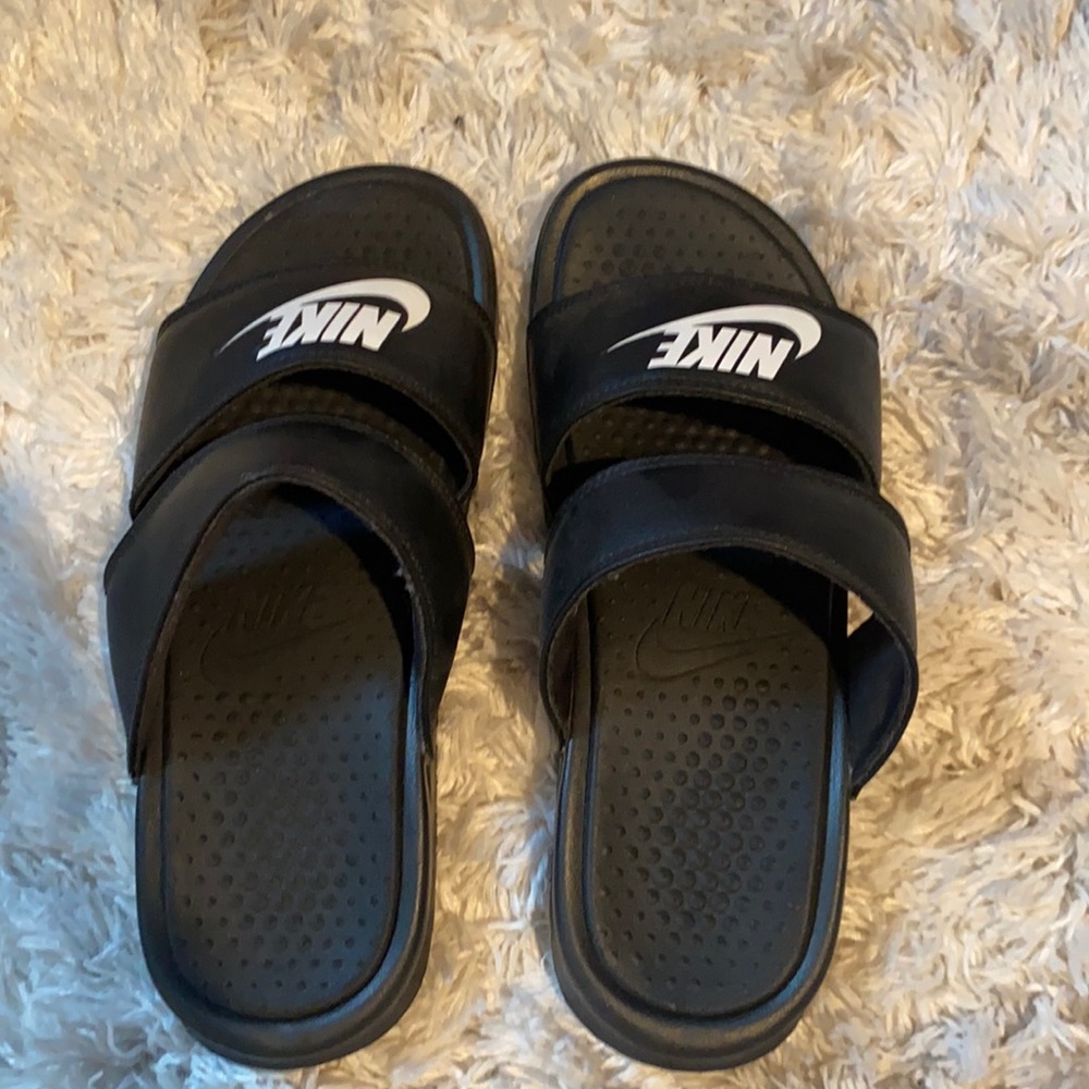 NWOT Nike Sandals Womens Size 9!